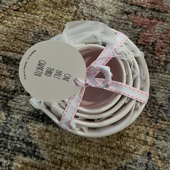 New Rae Dunn Measuring Cups - Picture 2 of 3